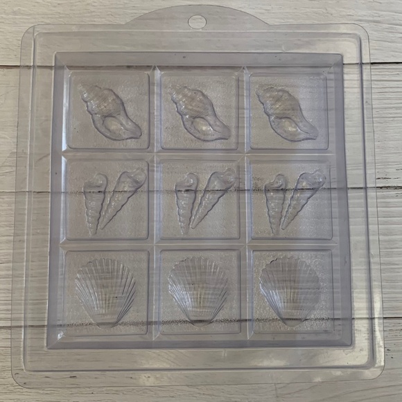 Plastic Seashell Mold- EUC - Picture 1 of 4